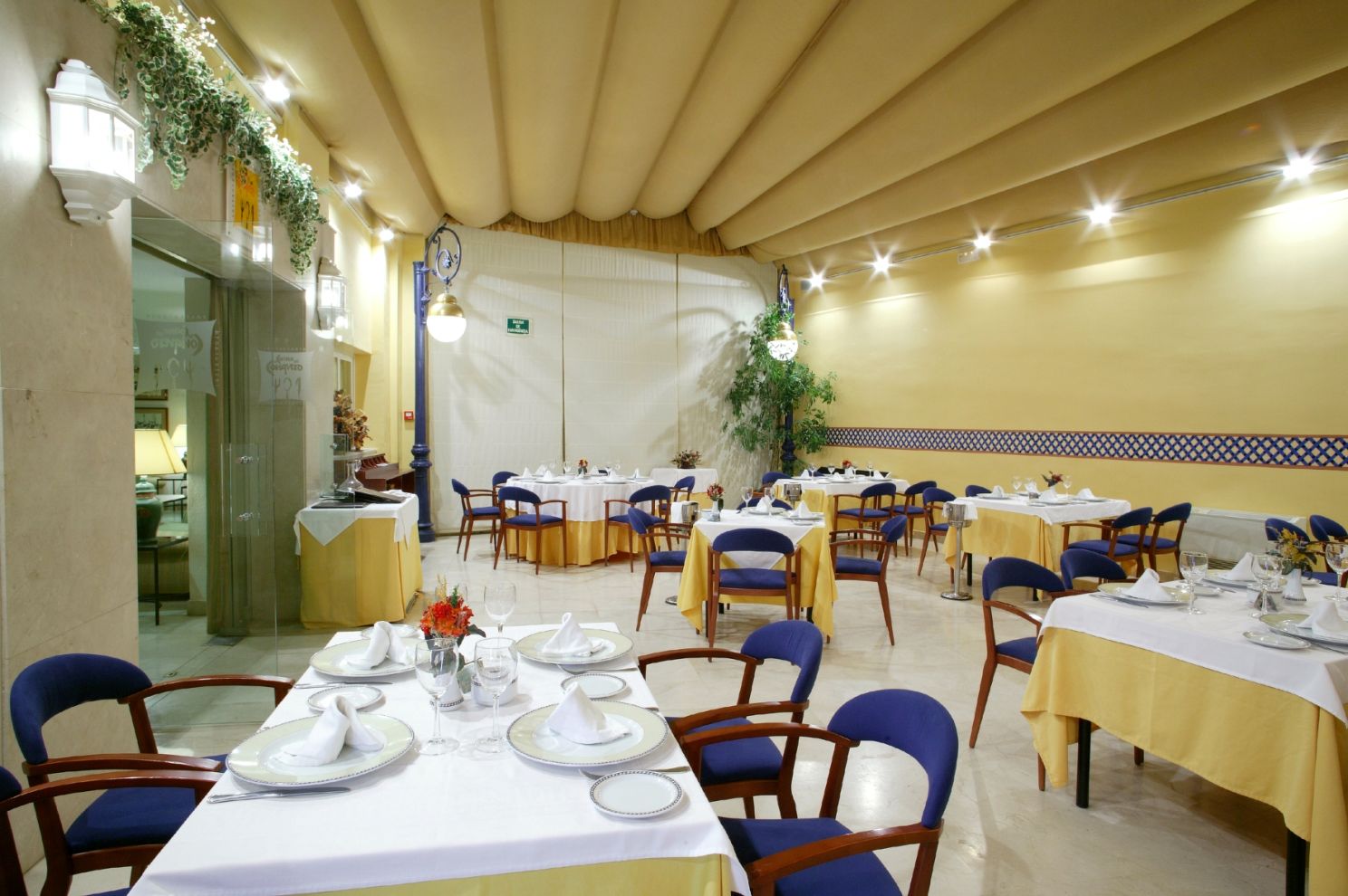 Senator Huelva Hotel Ресторант снимка